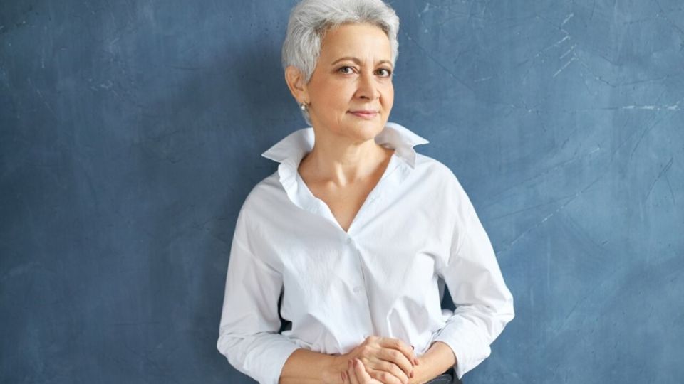 Женщины в 60+ могут легко выглядеть на 10 лет моложе: пластика и косметологи не нужны — дело в грамотном подборе гардероба