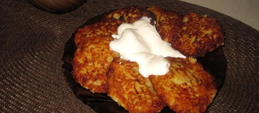 Беру четыре картошки, 1 луковицу и готовлю самый вкусный и сытный ужин для всей семьи: сметают со стола моментально - делюсь