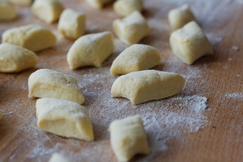 Идеальное тесто для пельменей: всего 4 продукта и через 30 минут кулинарный шедевр готов — быстро и вкусно