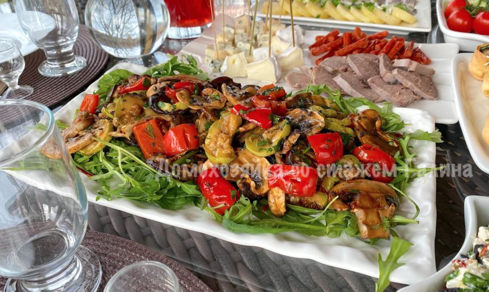 Овощной салат с шампиньонами на гриле: идеально к мясу и рыбе