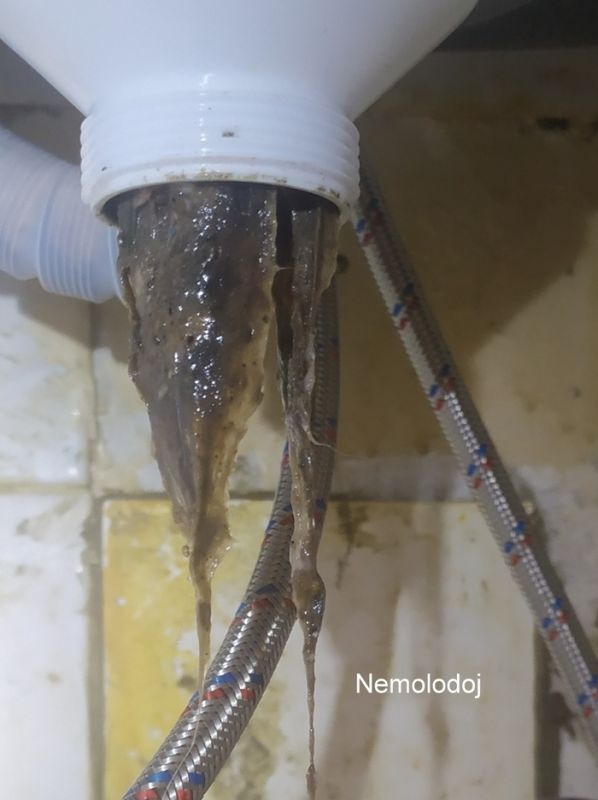 Как эффективно справиться с засорами в трубах