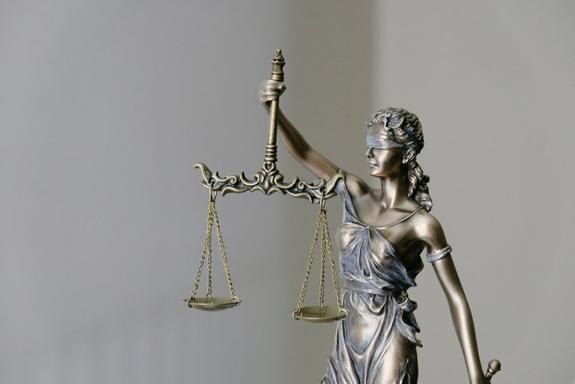 Конституционный суд РФ узаконил бессрочные аресты подозреваемых