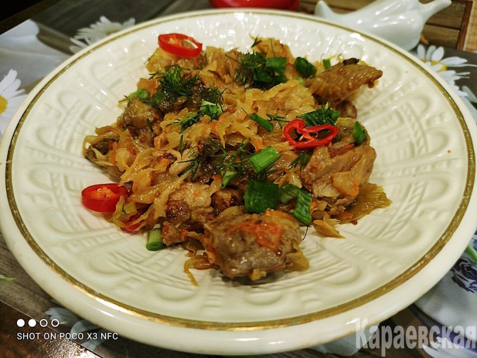 Питательный обед: нежное мясо и хрустящая капуста подойдут для любого стола!