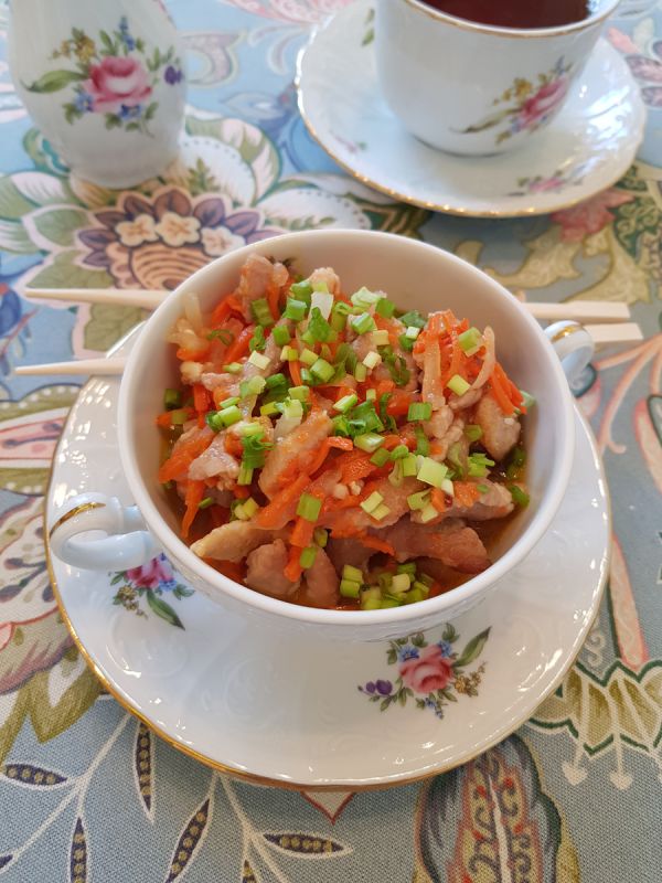 Свинина с редькой и морковью: неожиданный вкус восточной кухни на вашем столе