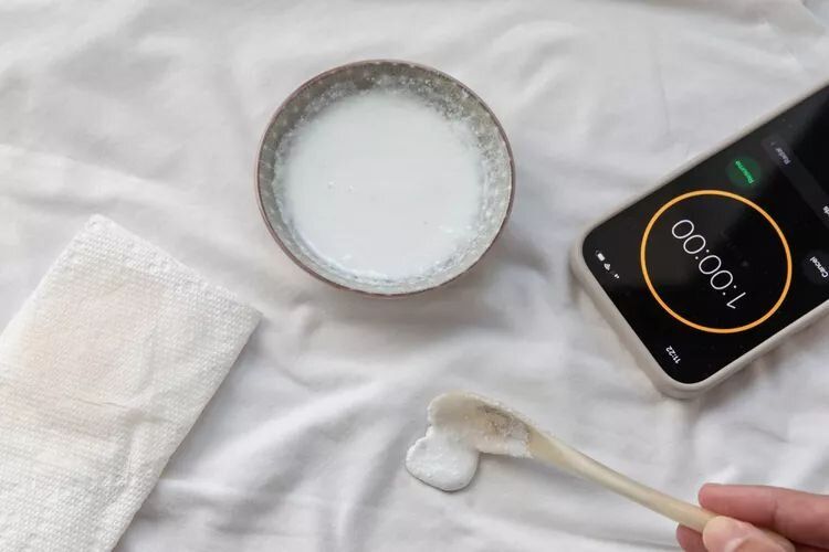 Экспертные советы по удалению пятен с белой одежды