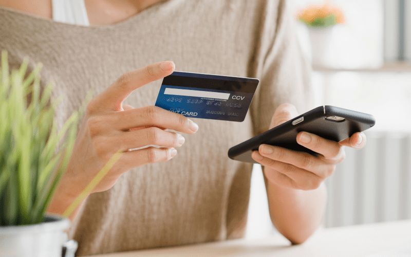 Деньги друзьям: как избежать блокировки карты при переводах