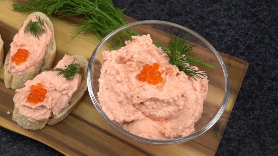 Удивительная намазка из редиски сразит гостей наповал: рецепт подсказал повар