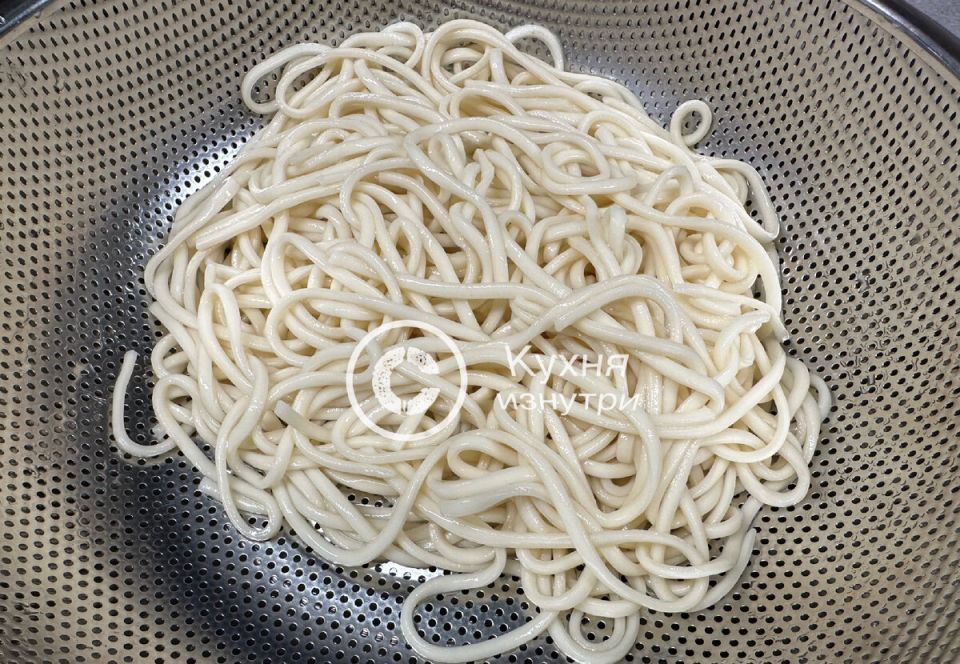 Приготовление лапши для лагмана с помощью пастомашины