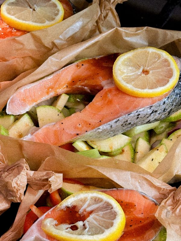 Лосось с овощами в духовке: идеальный ужин за 25 минут