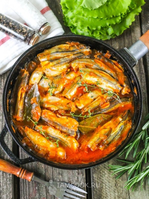 Как приготовить мойву в томатном соусе: вкусно и просто