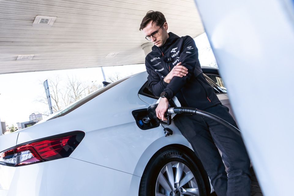 Чешская Skoda Superb установила мировой рекорд, проехав 2831 км на одной заправке