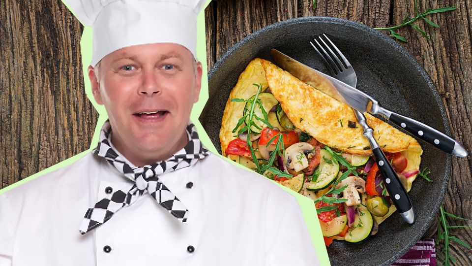 Начните со сковороды: с этой хитростью омлет будет идеальной кремовой текстуры