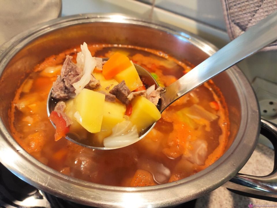 Почему нельзя оставлять столовые приборы в кастрюле: неожиданные последствия для еды