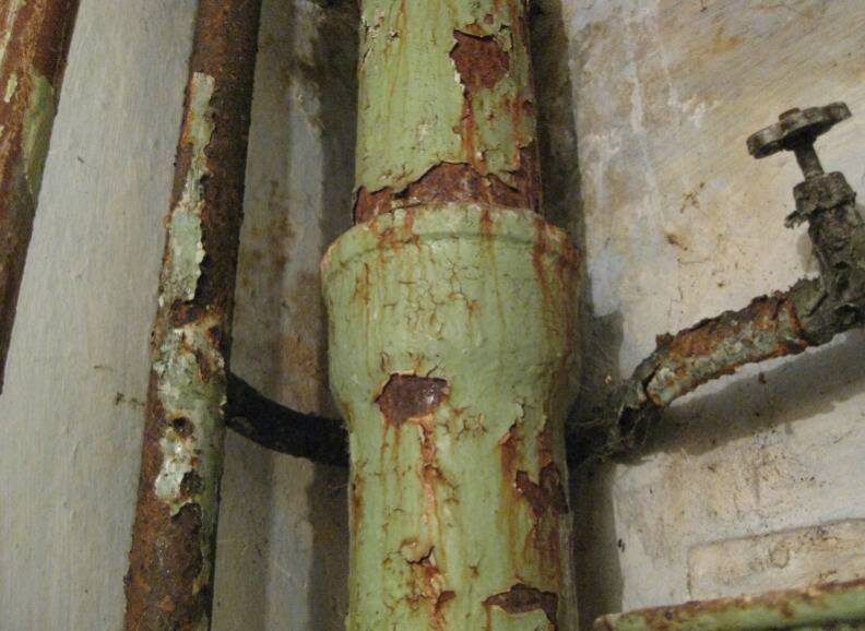 Течет полотенцесушитель – что делать?