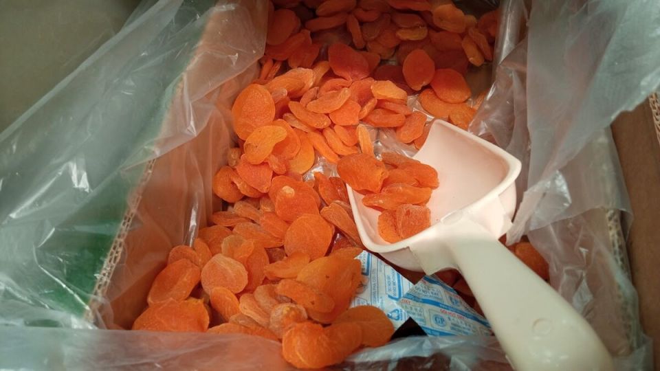 Как правильно замачивать и мыть сухофрукты: секреты от экспертов