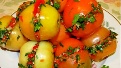 Зимнее наслаждение: как квашеные помидоры станут вашим любимым угощением