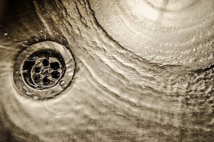 Как простая канцелярская резинка может спасти вашу сантехнику