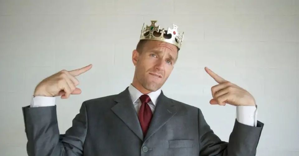 Почему психопаты занимают высокие должности и как защититься от них на работе