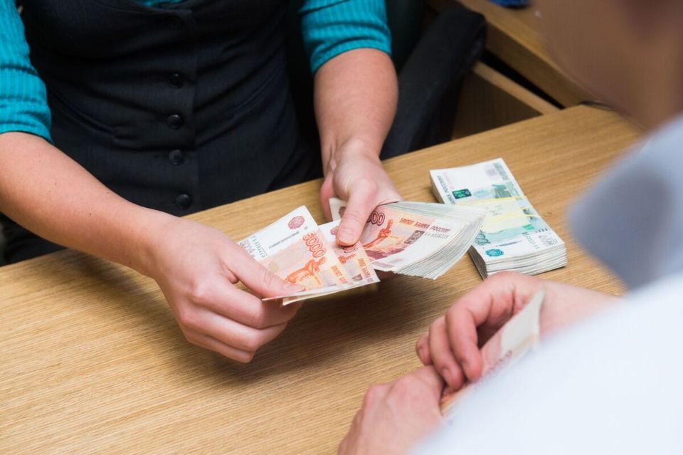 Зачем россияне обращаются к микрозаймам и кредитам: неизменный тренд финансовой жизни