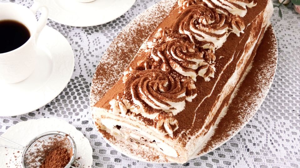 Нежный рулет Тирамису: простой и быстрый рецепт для ценителей сладкого