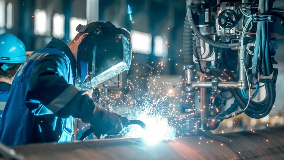 Трудный путь сварщика: Как один специалист вернулся из США с разочарованием