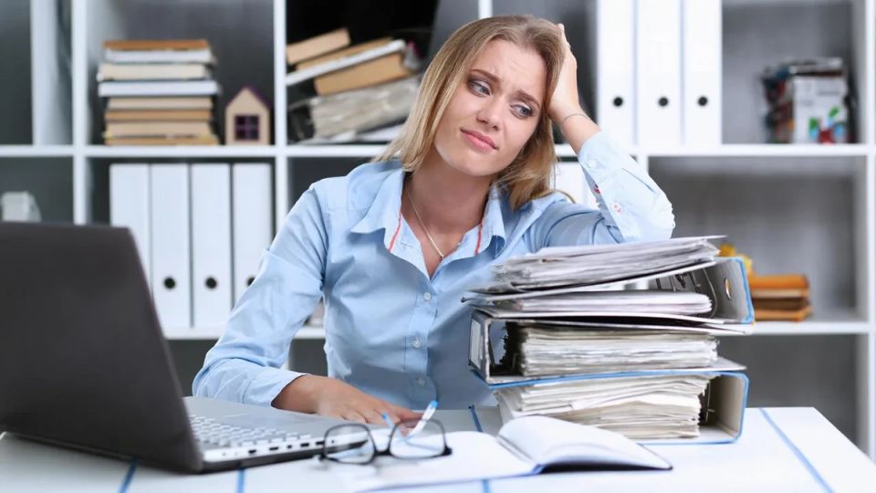 Почему бухгалтера выбирают жизнь уборщицы: неожиданные перемены в карьере