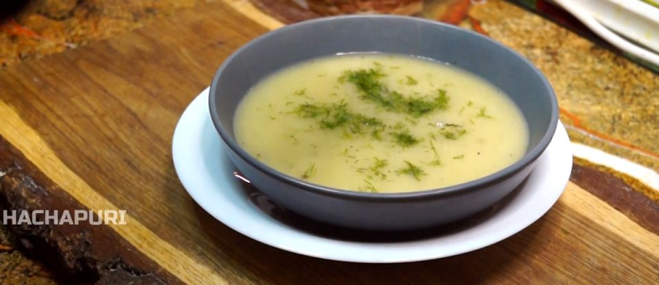 Невероятно простой и вкусный чесночный суп для согревания в холодные дни