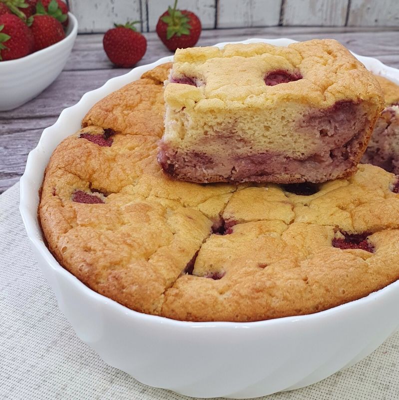 Нежнейший ПП пирог с клубникой: уникальный рецепт без сахара и глютена