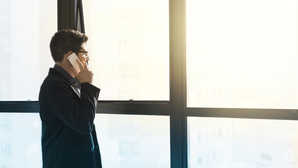 Мошенники под видом налоговиков угрожают жертвам, требуя деньги