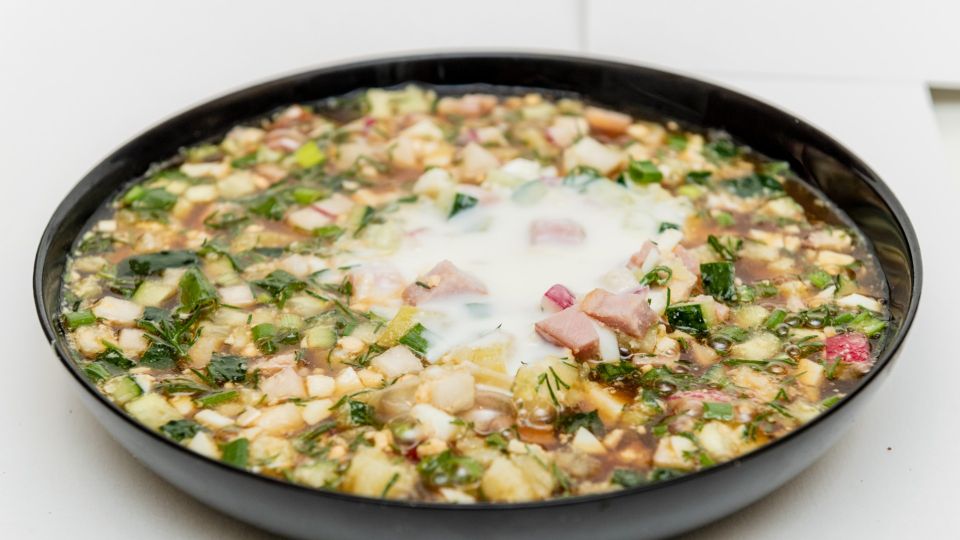 Раскрыт рецепт экстравагантной окрошки с шампанским