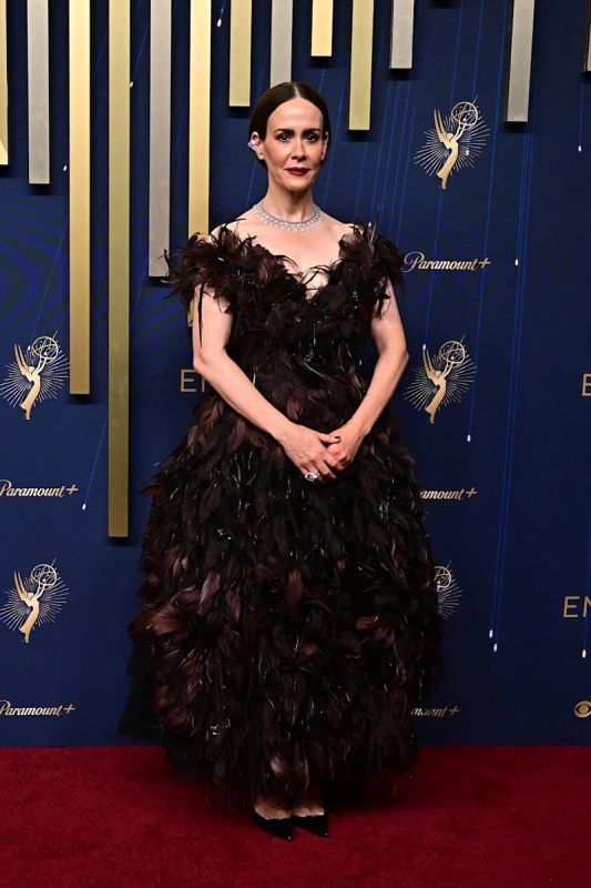 Эмми-2025: Звезды на красной дорожке — Шик или провал?