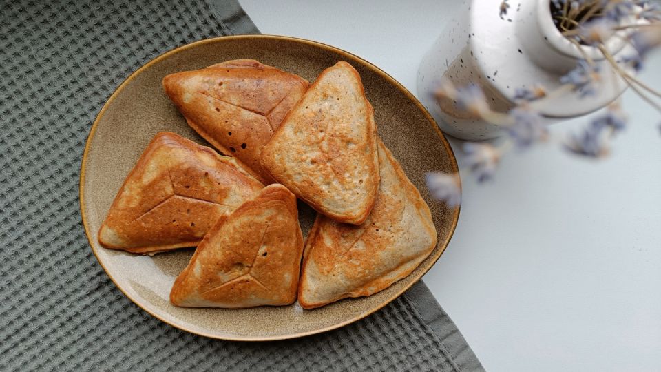 Ленивые овсяные пирожки с яблоком и курагой: Вкусный и полезный десерт без сахара