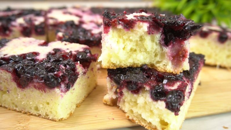 Творожный пирог с ягодами: простое решение для разнообразного десерта