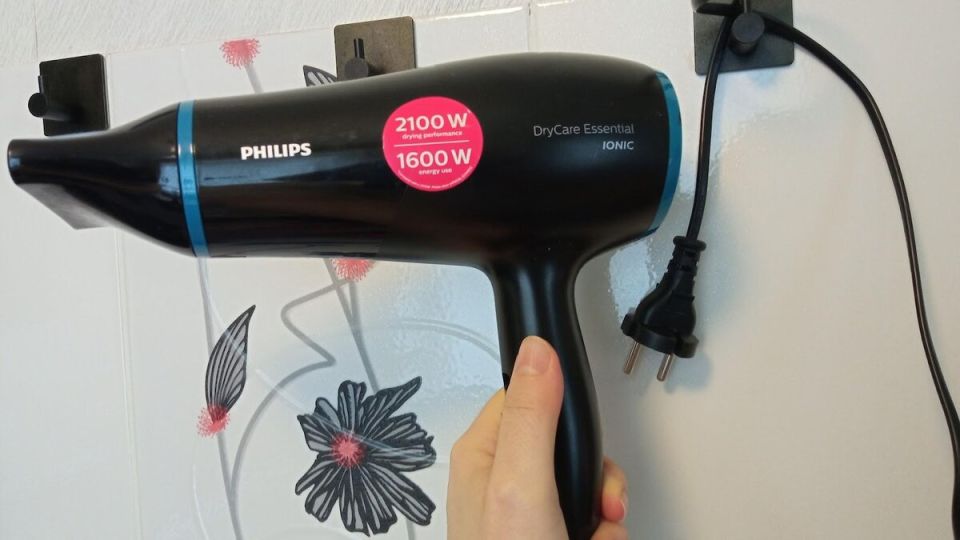 Необычные способы использования фена: 10 идей для обыденной жизни