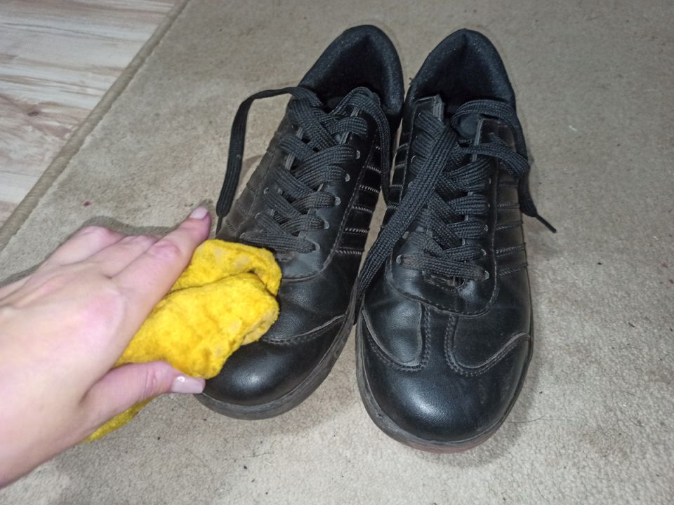 Доступное средство защиты обуви: как парафин может спасти ваши ноги от влаги