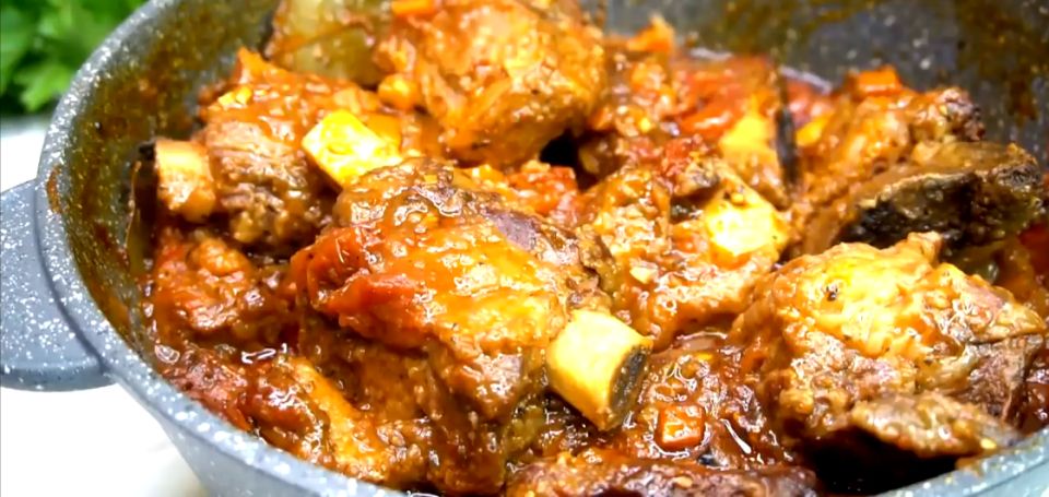 Томленые мясные ребрышки: секрет нежного блюда для любого праздника