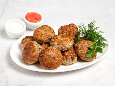 Шедевр на вашей кухне: как приготовить невероятно сочные свиные котлеты