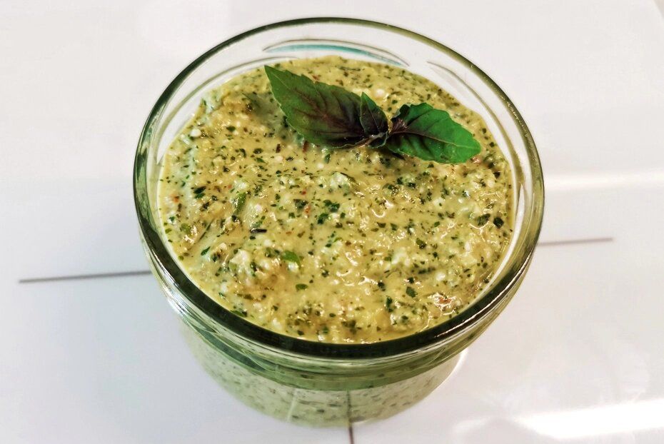 Новый взгляд на классический соус: песто с сельдереем