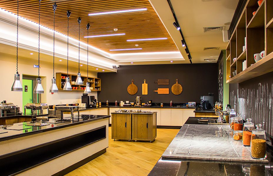 Как избавиться от липкой пыли на кухне: простые и натуральные способы