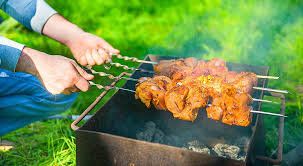 Как избежать неприятностей во время шашлычного отдыха на природе