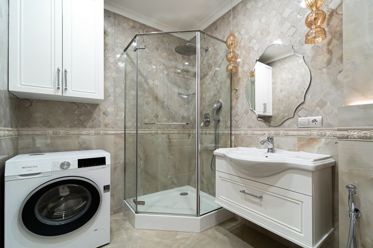 Забудьте о плесени: простой способ очистить швы в ванной без химии