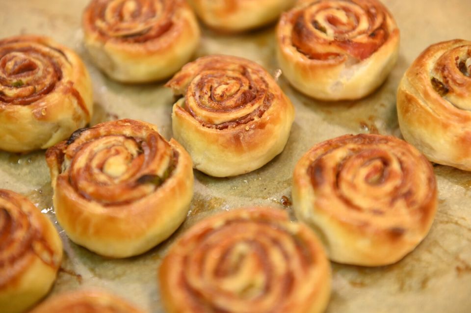 Непревзойденные слоеные рулетики за считанные минуты