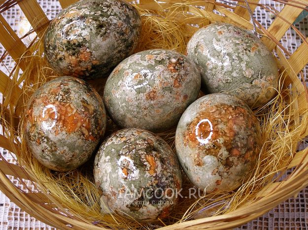 Пасхальный стол: как сделать мраморные яйца и три кулича, от которых не оторваться