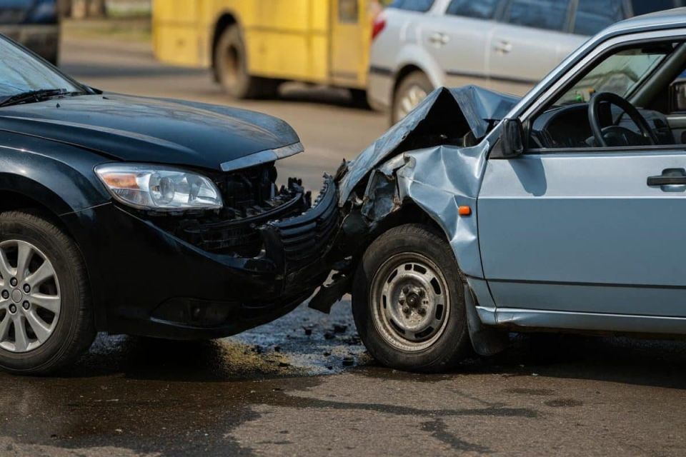 Неожиданное решение суда: кто виноват в автокатастрофе при повороте?