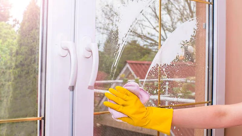 Как сделать ваши окна чистыми дольше: секреты домашнего ухода