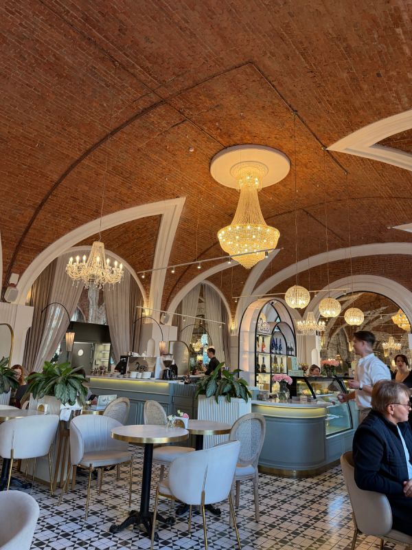 Ресторан Pavlova: новый гастрономический опыт в сердце Петербурга