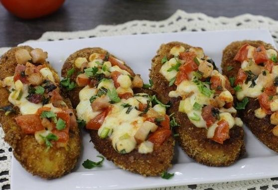 Картошка, запечённая с помидорами и сыром