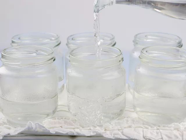 Как правильно стерилизовать банки: советы шеф-повара для долгосрочного хранения консерваций