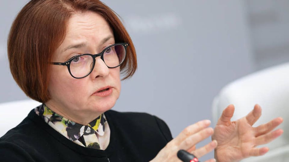 Центральный банк продержал ключевую ставку на высоком уровне: последствия для экономики