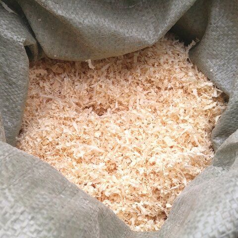 Опилки в огороде: как пользоваться, чтобы не навредить